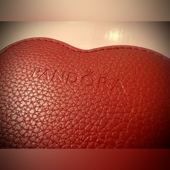 Pandora EUC Heart-Shaped Red Leather Case - Picture 2 of 5